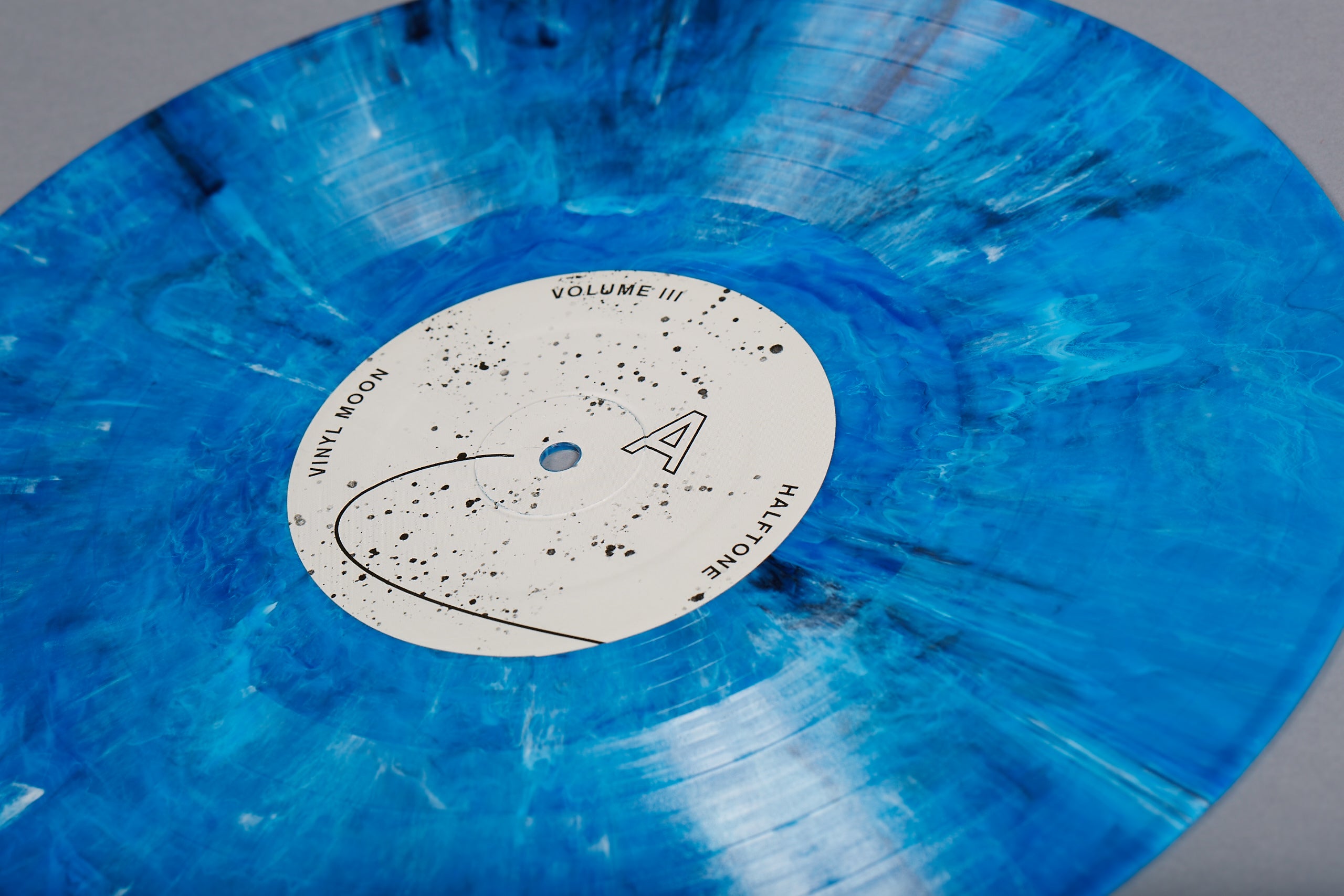 Vol. 003: Halftone – VINYL MOON