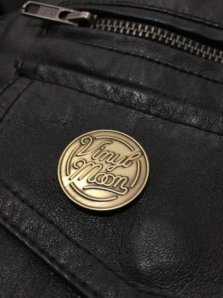 VINYL MOON Enamel Pin - VINYL MOON
